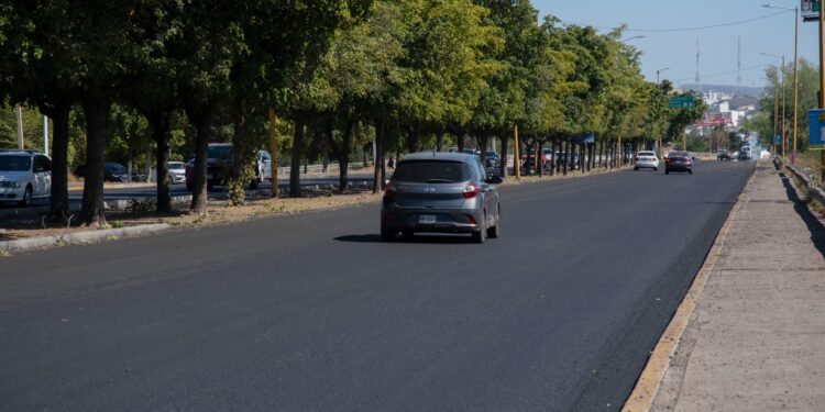 Avanza reencarpetado en el bulevar José Limón para mejorar la circulación