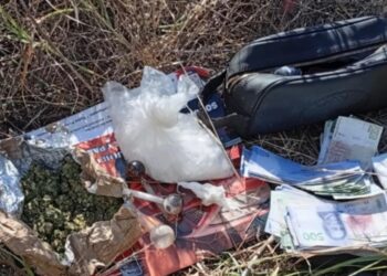 Grupo Interinstitucional decomisa, en Culiacán, una maleta con más de 41 mil pesos en billetes falsos, así como presunta droga