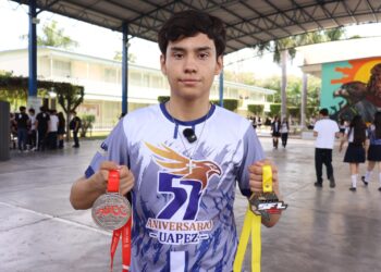 Miguel Ángel Castro, alumno de la Preparatoria Emiliano Zapata, triunfa en el “Gran Torneo de Artes Marciales”; gana medalla de oro en Jiu-Jitsu