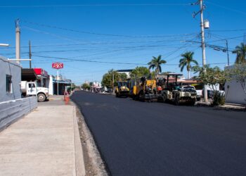 Realizan reencarpetado en la calle Hernio Pérez, en la colonia Aquiles Serdán
