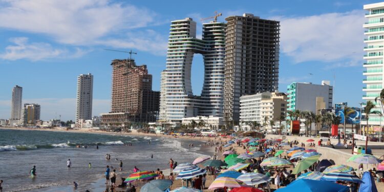 Recibe Sinaloa a más de 83 mil turistas el fin de semana largo