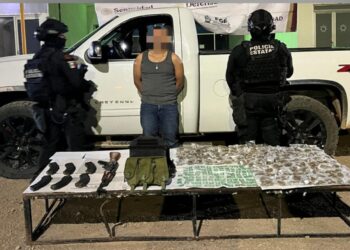 Grupo Interinstitucional detiene a un civil en Rosario; le aseguraron un fusil, cargadores, cartuchos, un chaleco, dosis de droga y un vehículo con reporte de robo