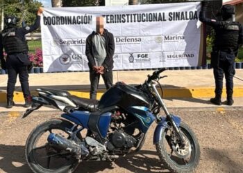 Grupo Interinstitucional detiene a un civil en posesión de una motocicleta con reporte de robo en Culiacán
