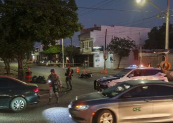 Balea a un joven motociclista y es detenido por elementos de la SEDENA