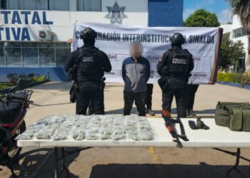 En la Cofradía de Navolato, el Grupo Interinstitucional detuvo a un civil; llevaba un fusil, cargadores, municiones, una granada y equipo táctico