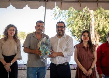 Entregan equipamiento para 219 pescadores de Culiacán para fortalecer su actividad