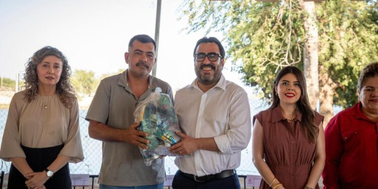 Entregan equipamiento para 219 pescadores de Culiacán para fortalecer su actividad