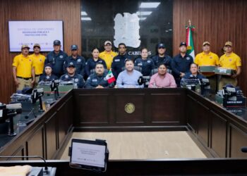 “Soy un aliado más de ustedes”: Alcalde de Badiraguato entrega uniformes y calzado a policías y elementos de Protección Civil del municipio
