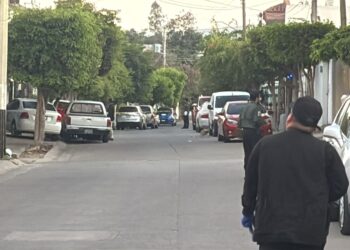 Balacera en la colonia Miguel Hidalgo deja varios vehículos dañados y una persecución