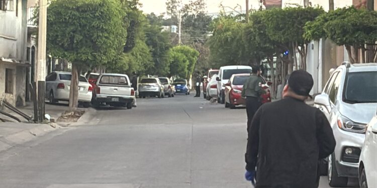 Balacera en la colonia Miguel Hidalgo deja varios vehículos dañados y una persecución