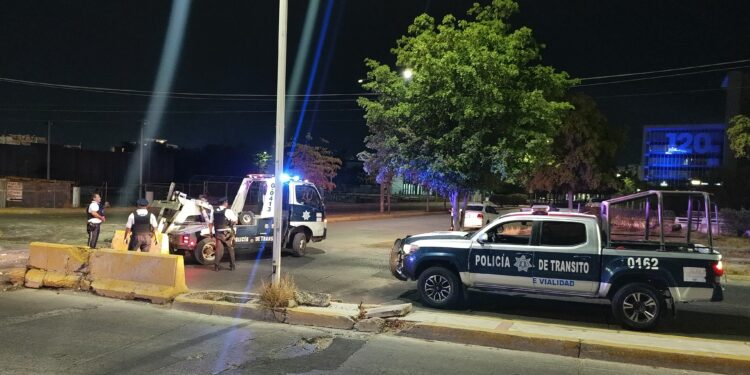 Accidente vehicular en el bulevar Enrique Félix Castro deja solo daños materiales