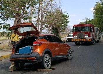 Accidente de tránsito deja un lesionado en el boulevard de acceso al Aeropuerto Internacional de Culiacán