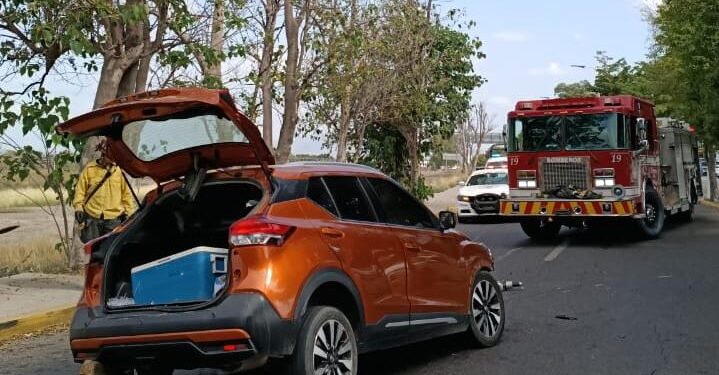 Accidente de tránsito deja un lesionado en el boulevard de acceso al Aeropuerto Internacional de Culiacán