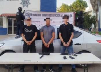 Tras el oportuno reporte al 9-1-1 de un civil lesionado por disparos en Culiacán, el Grupo Interinstitucional detuvo a 3 civiles con 2 armas, cargadores, cartuchos y un vehículo