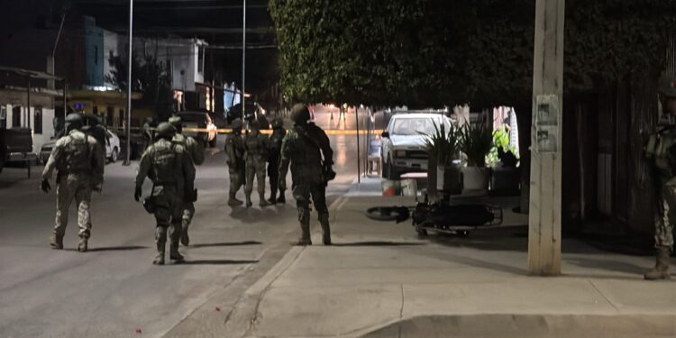 Atacan a balazos a joven motociclista en la colonia Adolfo López Mateos, en Culiacán
