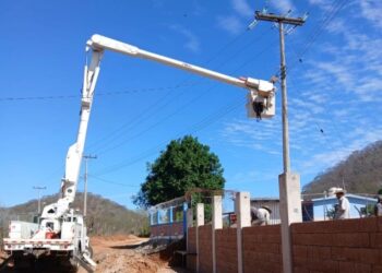 Se mantiene la rehabilitación de alumbrado público en comunidades de Badiraguato; más de 2 mil luminarias se han instalado