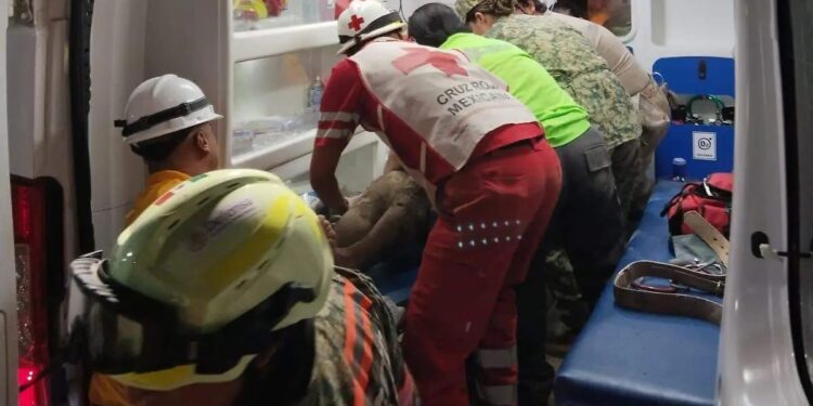 Dan de alta a minero rescatado