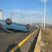 Accidente de tránsito en Libramiento Benito Juárez: un automóvil volcó a la altura de la Plaza La Explanada