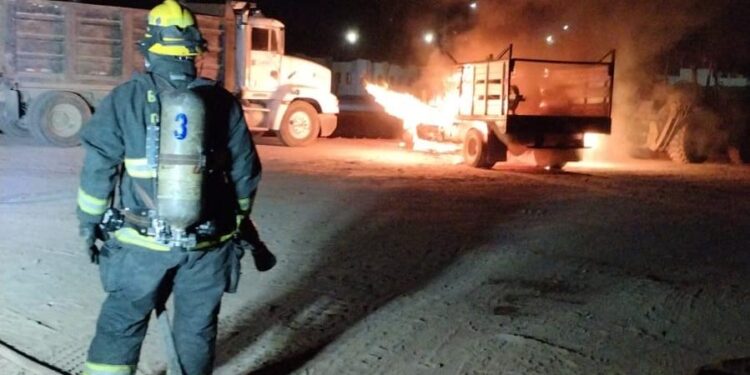 Se registra incendio en el fraccionamiento Las Cerezas: no se registran lesionados, solo daños materiales