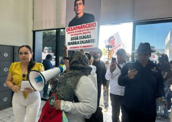 Irrumpen madres buscadoras en Fiscalía de Culiacán; reclaman diálogo con la titular