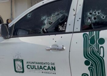 Ataque armado en Villa Universidad deja un muerto dentro de camioneta oficial del municipio de Culiacán