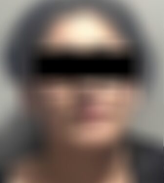 Detienen policías de la SSPyTM a mujer por robo a comercio; contaba con orden de aprehensión vigente