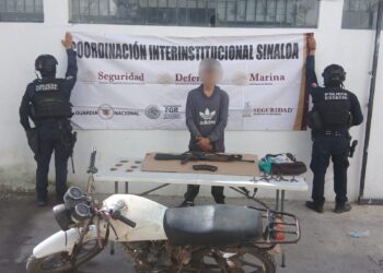 En operativos en Escuinapa, la Base de Operaciones Interinstitucional detuvo a un masculino con un fusil, municiones y ponchallantas