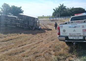 Accidente tipo volcadura sobre la Maxipista Culiacán-Mazatlán dejó una persona lesionada
