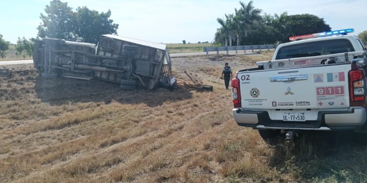 Accidente tipo volcadura sobre la Maxipista Culiacán-Mazatlán dejó una persona lesionada