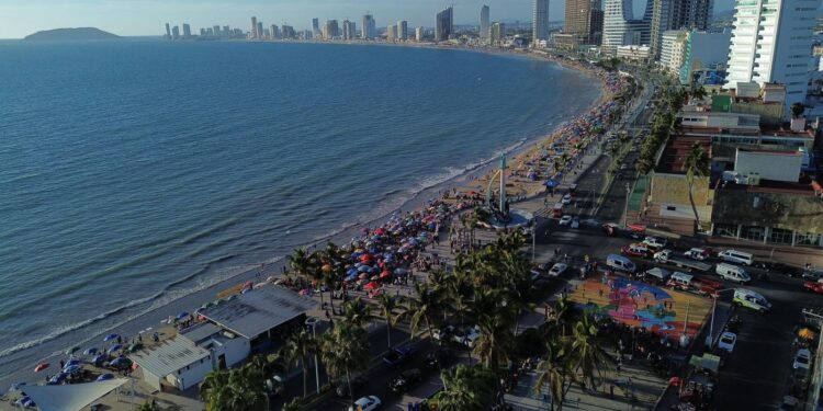 Rocha Moya envía condolencias por muerte de Jesús, menor desaparecido en playas de Mazatlán