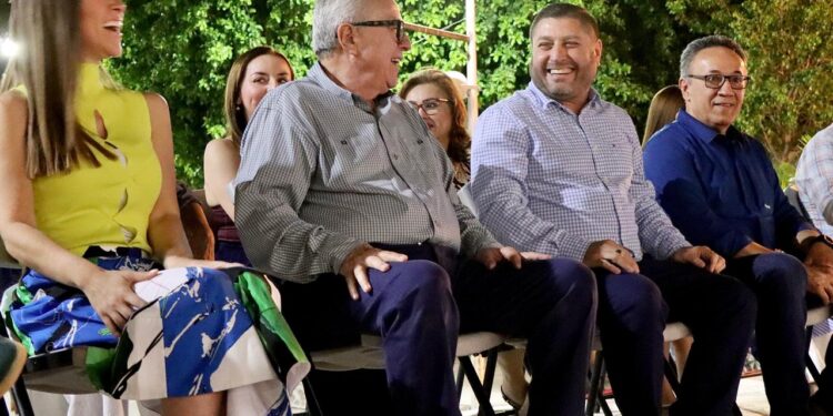 Rocha Moya y José Paz López disfrutan el penúltimo día del Carnaval de Primavera Badiraguato 2026