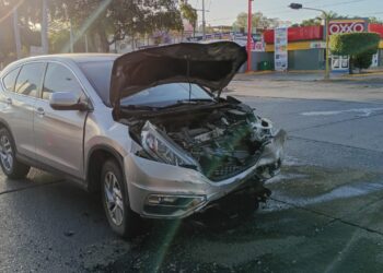 Accidente de tránsito en Culiacán deja solo daños materiales y moviliza a bomberos y Protección Civil