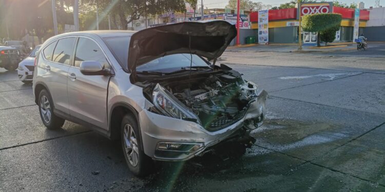Accidente de tránsito en Culiacán deja solo daños materiales y moviliza a bomberos y Protección Civil