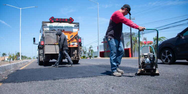 Refuerza Ayuntamiento trabajos de rehabilitación de vialidades en distintos sectores de Culiacán
