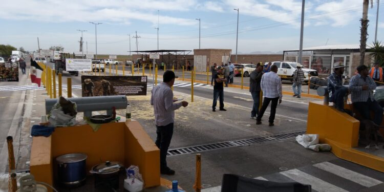 Campesinos endurecerán protestas en Sinaloa; alistan bloqueo total en casetas pese anuncio de pago de apoyos