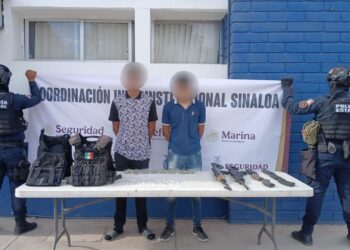 En Culiacancito, detienen a 2 civiles con fusiles, cargadores, cartuchos y drogas