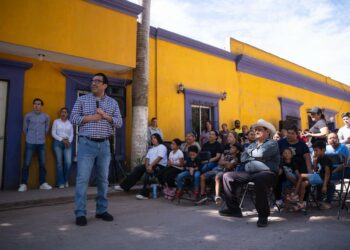 Va Juan de Dios al encuentro con la gente en San Lorenzo; entrega paquete de obras de drenaje y pavimentación