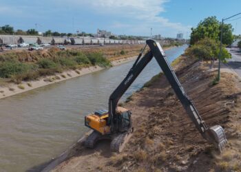 Avanza limpieza del talud en el Eje Federalismo para recuperar espacio público
