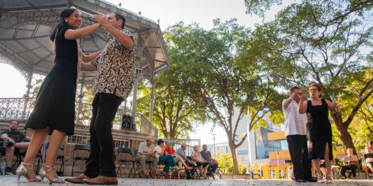 Al ritmo del danzón, Culiacán vive una tarde llena de tradición y alegría