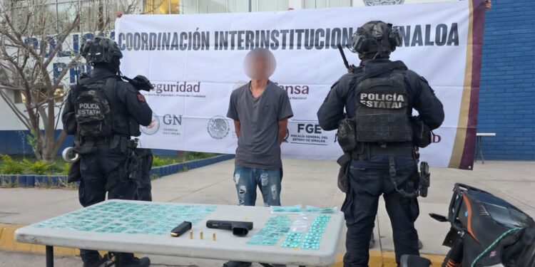 En posesión de un arma de fuego, municiones y más de 200 dosis de presunta droga, el Grupo Interinstitucional detuvo a un civil en Navolato