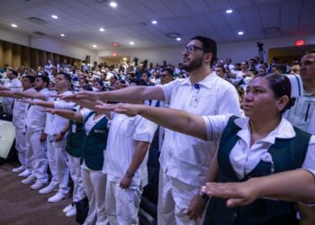 Gobernador Rocha y director del IMSS Bienestar, Alejandro Svarch, dan la bienvenida a 154 especialistas de la salud