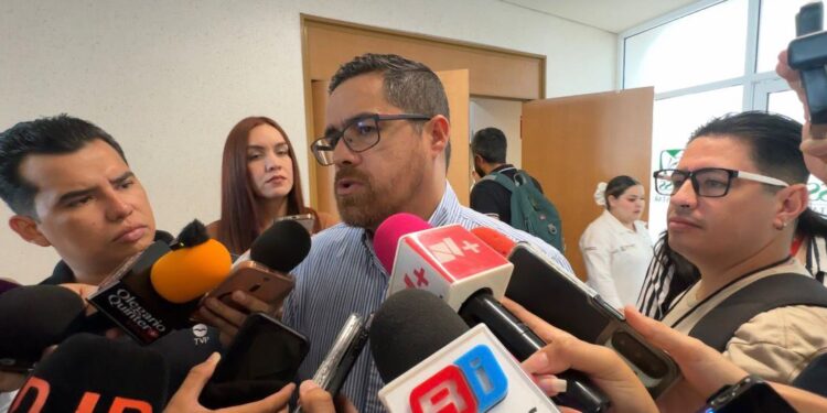 Reportan estable a minero rescatado; presenta deshidratación y sigue en observación