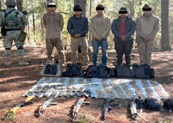 Tras una agresión en Badiraguato, el Grupo Interinstitucional detuvo a 5 presuntos delincuentes; les aseguraron armamento, entre ellos un lanzagranadas