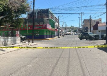 Asesinan a mujer a balazos en pleno centro de Culiacán