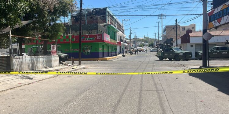 Asesinan a mujer a balazos en pleno centro de Culiacán
