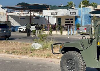 Sicarios atacan a balazos a un hombre en un auto lavado en el bulevar Diamante