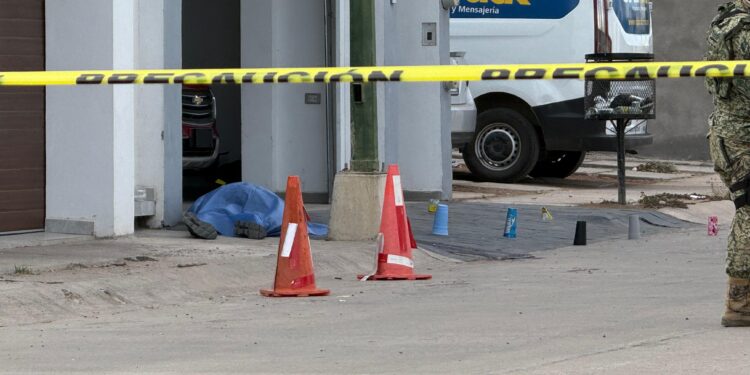 Gatilleros asesinan a un joven en el fraccionamiento Villa Bonita