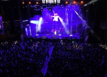 Más de 10 mil personas asisten al concierto de Pancho Barraza en la Semana de la Moto