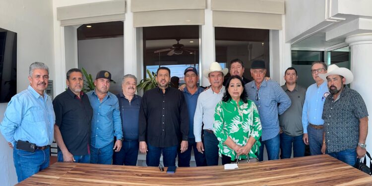 Aceptan dirigentes agrícolas retirarse de casetas de peaje; acudirán junto con el Gobernador a reunión a la Ciudad de México