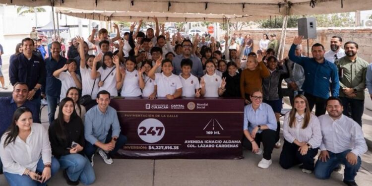 “Venimos a escuchar”; Juan de Dios al inaugurar tres calles para llegar a la pavimentación 247 en Culiacán